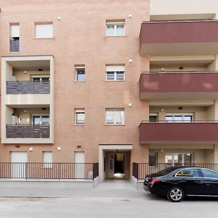 Assisi Valley - Modern With Covered Parking Lägenhet